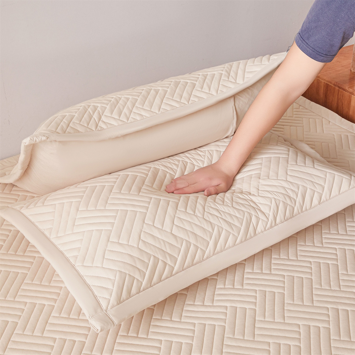 91家纺网 家纺一手货源 找家纺 雯豆家纺 2025新品四季款加厚床褥垫子床垫保护垫四季通用 摩登-奶咖