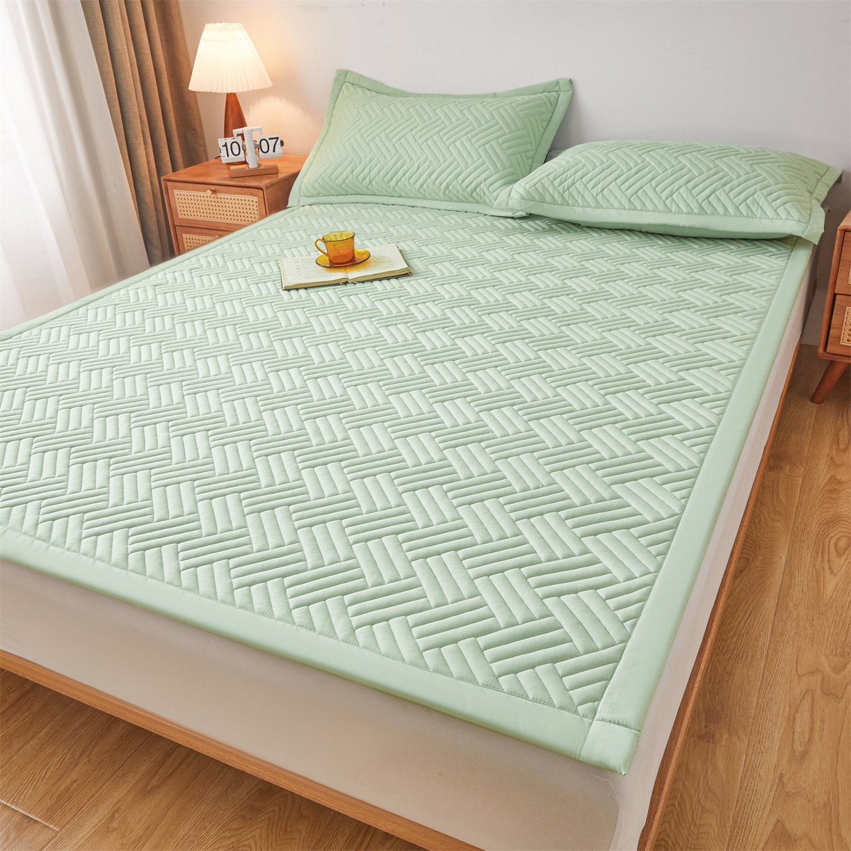 91家纺网 家纺一手货源 找家纺 雯豆家纺 2025新品四季款加厚床褥垫子床垫保护垫四季通用 摩登-清雅绿