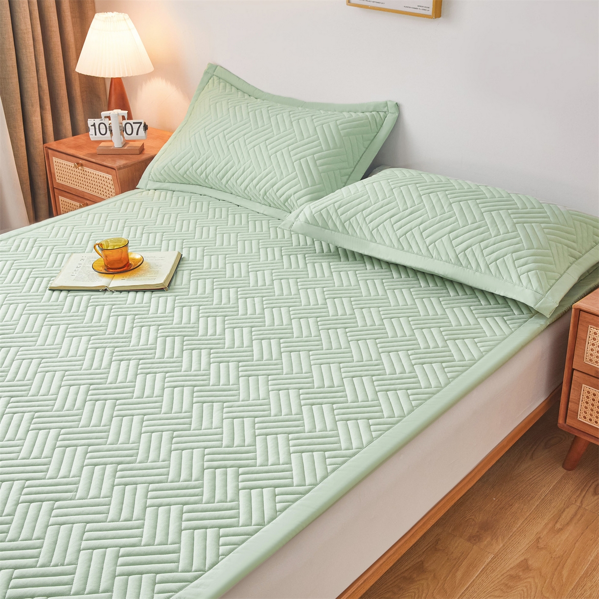 91家纺网 家纺一手货源 找家纺 雯豆家纺 2025新品四季款加厚床褥垫子床垫保护垫四季通用 摩登-清雅绿