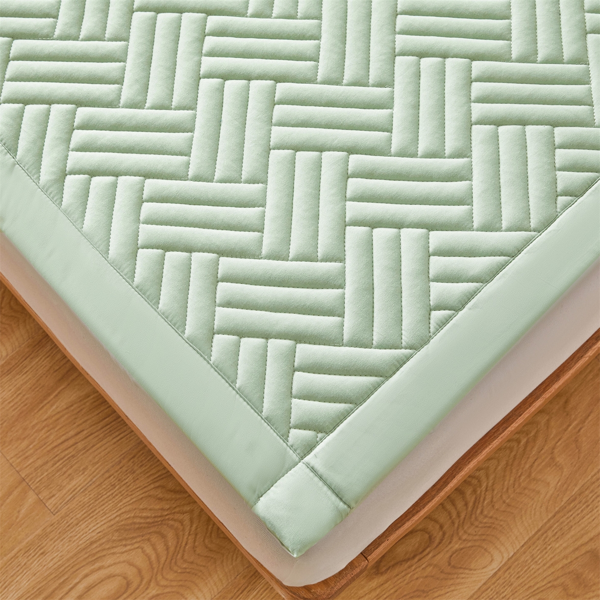 91家纺网 家纺一手货源 找家纺 雯豆家纺 2025新品四季款加厚床褥垫子床垫保护垫四季通用 摩登-清雅绿