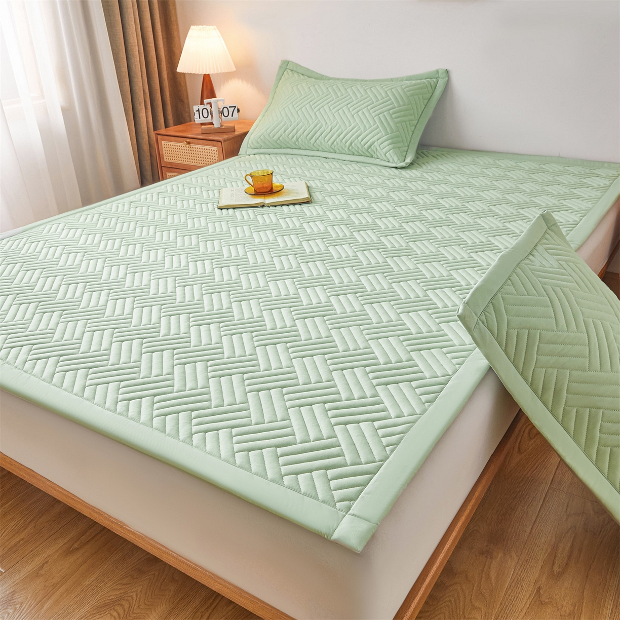 91家纺网 家纺一手货源 找家纺 雯豆家纺 2025新品四季款加厚床褥垫子床垫保护垫四季通用 摩登-清雅绿