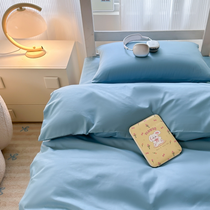 91家纺网 家纺一手货源 找家纺 简冠家纺 2025新款13372全棉纯色学生三件套 浅蓝