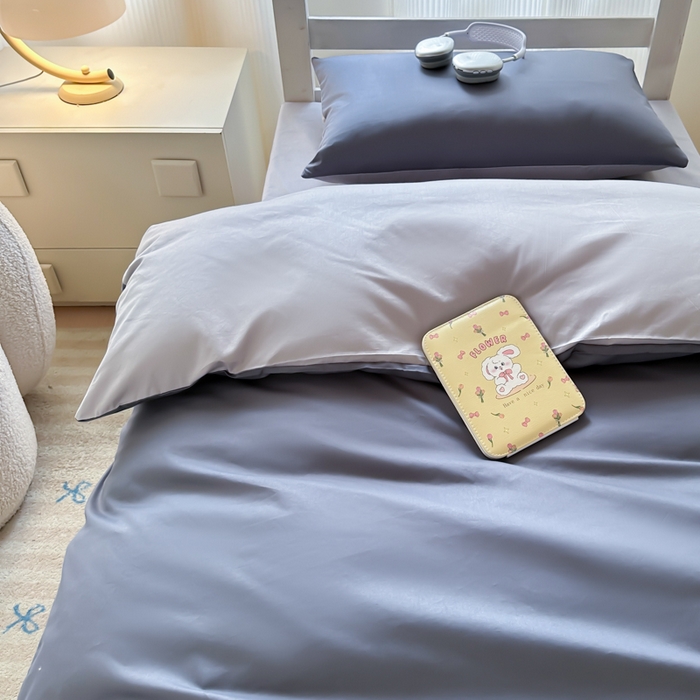 91家纺网 家纺一手货源 找家纺 简冠家纺 2025新款13372全棉纯色学生三件套 深灰+浅灰