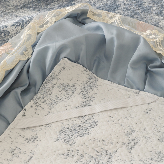 91家纺网 家纺一手货源 找家纺 好儿喜家纺 2025新款海洋丝凉感豆豆床裙凉席-巴黎玫瑰 挪威森林蓝