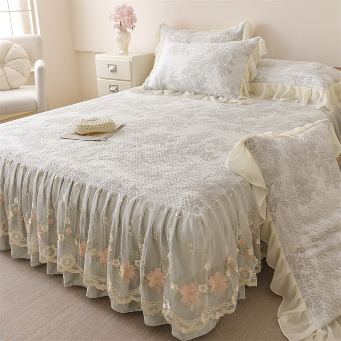 91家纺网 家纺一手货源 找家纺 好儿喜家纺 2025新款海洋丝凉感豆豆床裙凉席-巴黎玫瑰 挪威森林灰