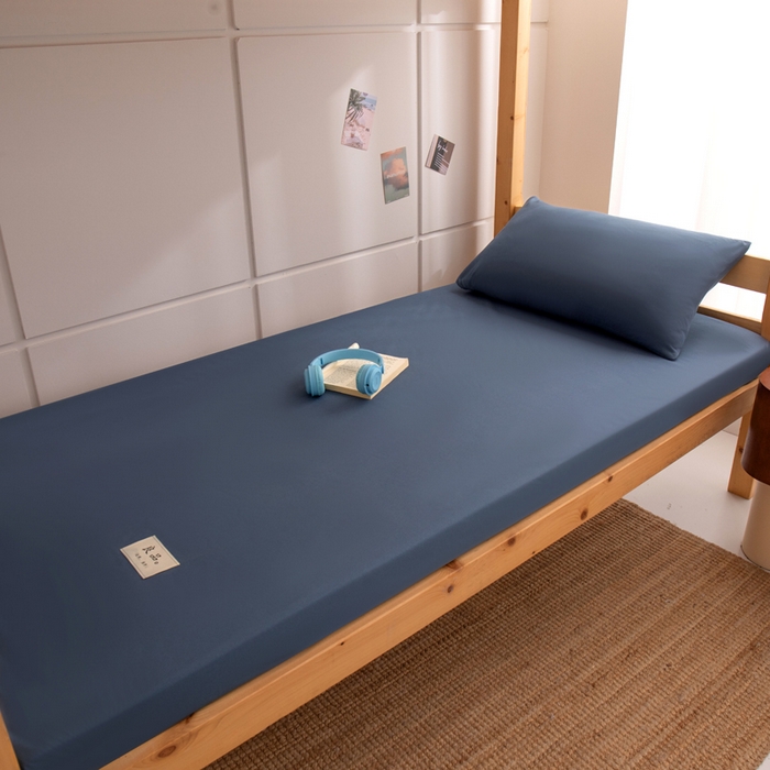 91家纺网 家纺一手货源 找家纺 暖季家纺2025新款无印风学生防水床笠 防水-黛蓝色