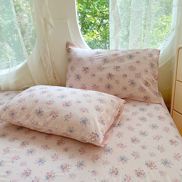 91家纺网 家纺一手货源 找家纺 彩韵家纺 2025新款印花木m双层纱床单系列 木m双层纱-花影飘飘