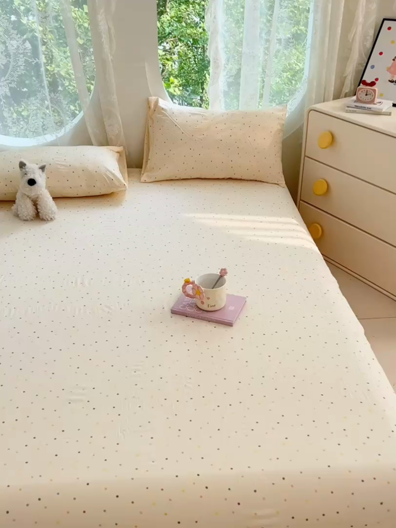 91家纺网 家纺一手货源 找家纺 卡迪熊家纺 2025新款印花木m双层纱床单系列 木m双层纱-奶油波点