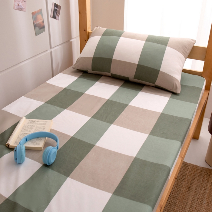 91家纺网 家纺一手货源 找家纺 暖季家纺2025新款无印风学生防水床笠 防水-绿灰格