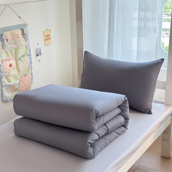 91家纺网 家纺一手货源 找家纺 简冠家纺 2025新款13372全棉纯色学生三件套 深灰+浅灰