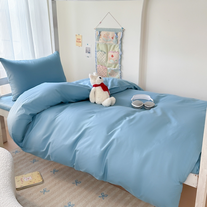 91家纺网 家纺一手货源 找家纺 简冠家纺 2025新款13372全棉纯色学生三件套 浅蓝