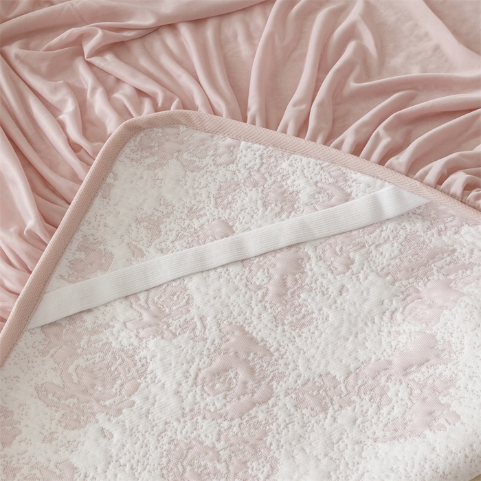 91家纺网 家纺一手货源 找家纺 好儿喜家纺 2025新款海洋丝凉感豆豆床裙凉席-缤纷玫瑰 缤纷玫瑰-粉