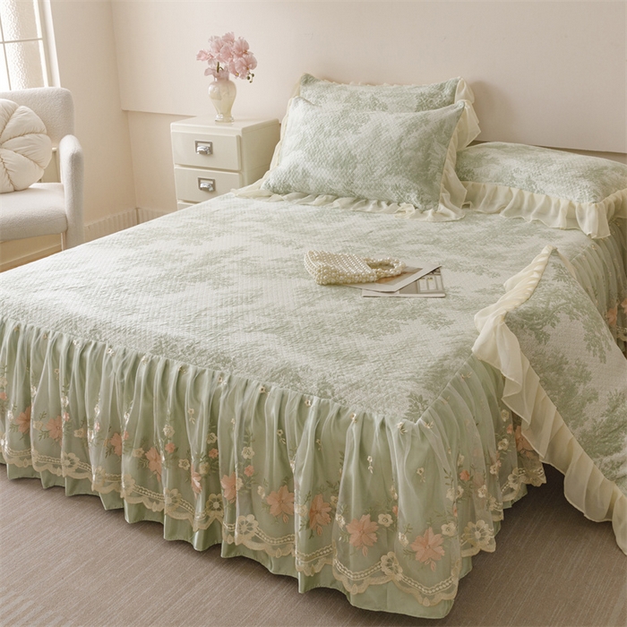 91家纺网 家纺一手货源 找家纺 好儿喜家纺 2025新款海洋丝凉感豆豆床裙凉席-巴黎玫瑰 挪威森林绿