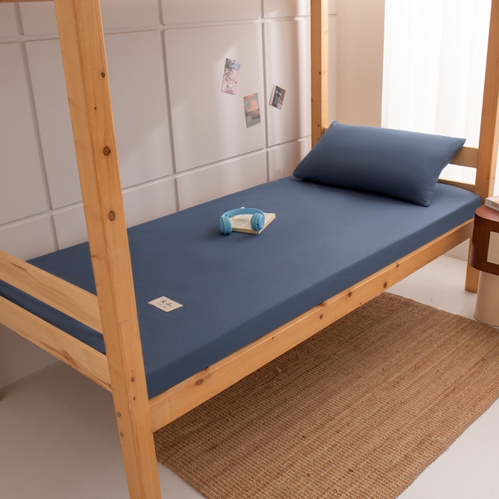 91家纺网 家纺一手货源 找家纺 暖季家纺2025新款无印风学生防水床笠 防水-黛蓝色