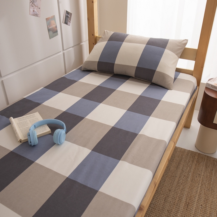 91家纺网 家纺一手货源 找家纺 暖季家纺2025新款无印风学生防水床笠 防水-蓝灰格