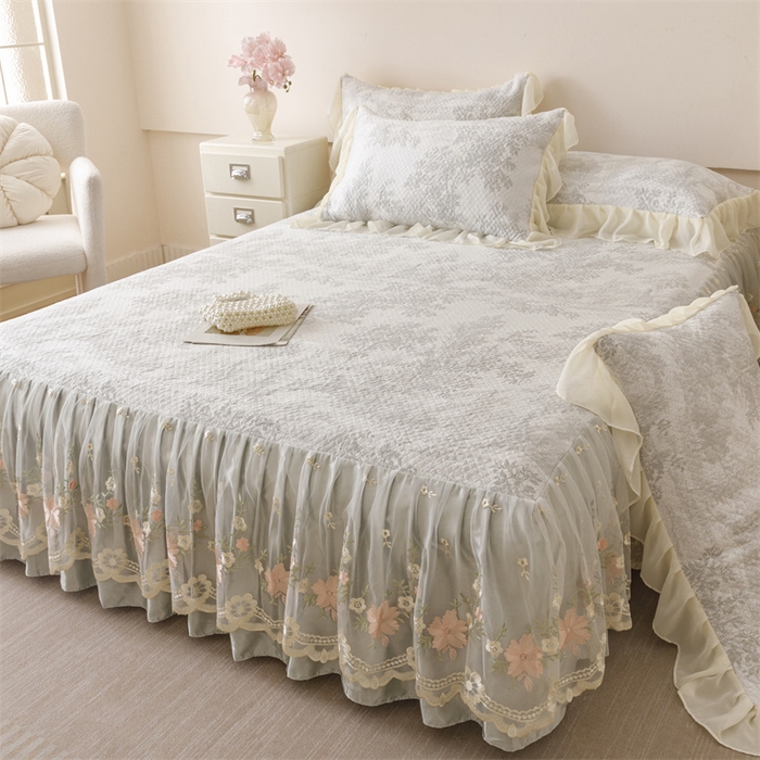 91家纺网 家纺一手货源 找家纺 好儿喜家纺 2025新款海洋丝凉感豆豆床裙凉席-巴黎玫瑰 挪威森林灰