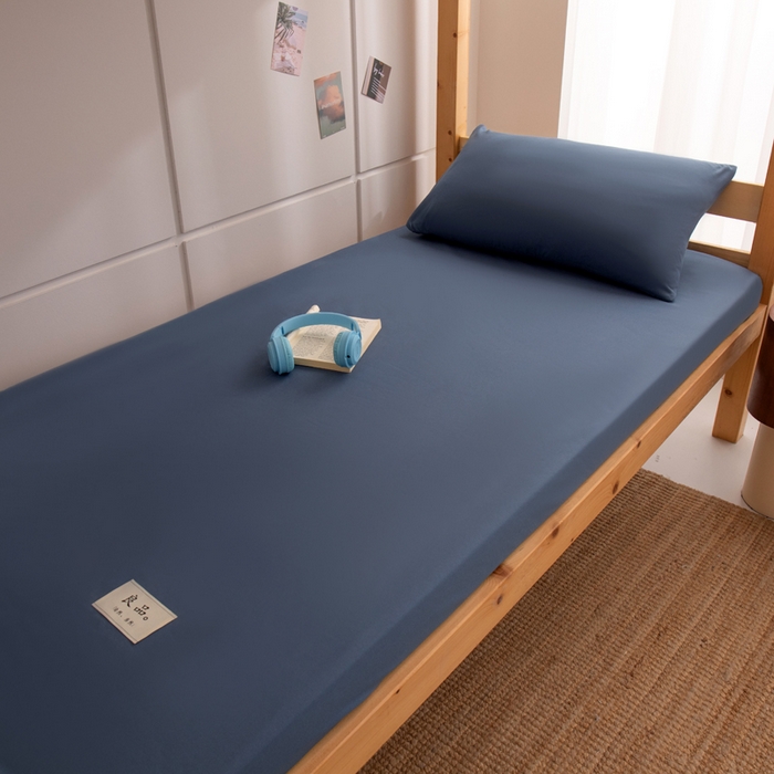 91家纺网 家纺一手货源 找家纺 暖季家纺2025新款无印风学生防水床笠 防水-黛蓝色