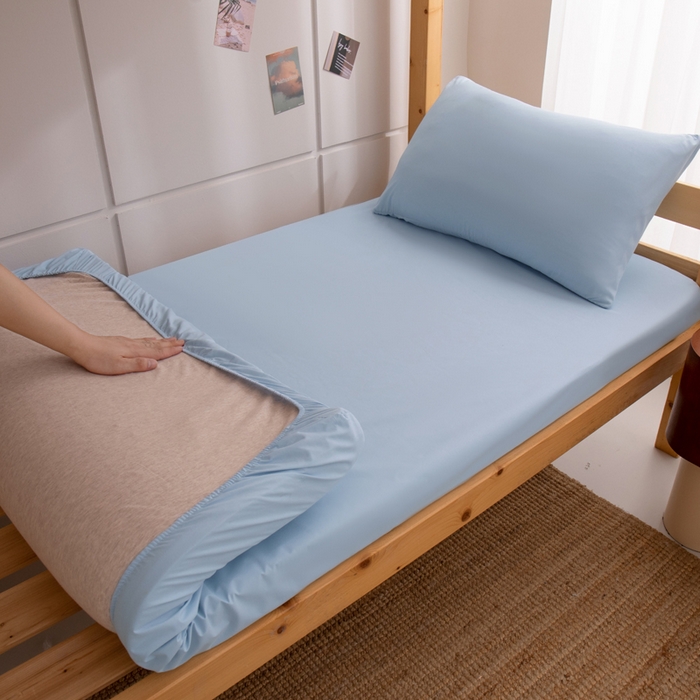 91家纺网 家纺一手货源 找家纺 暖季家纺2025新款无印风学生防水床笠 防水-晴朗蓝