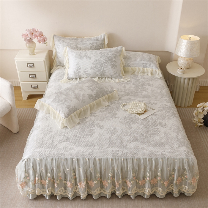 91家纺网 家纺一手货源 找家纺 好儿喜家纺 2025新款海洋丝凉感豆豆床裙凉席-巴黎玫瑰 挪威森林灰