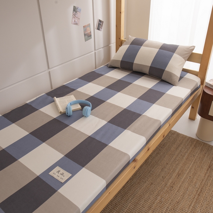 91家纺网 家纺一手货源 找家纺 暖季家纺2025新款无印风学生防水床笠 防水-蓝灰格