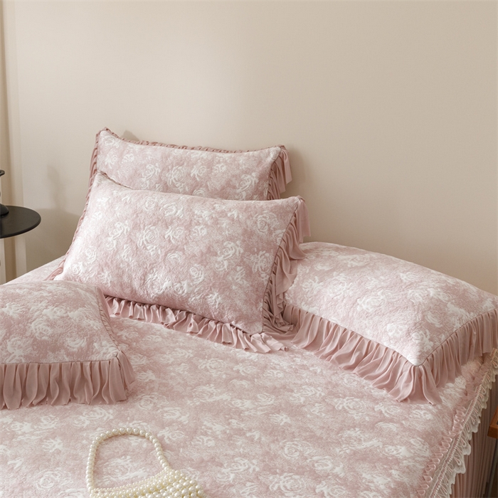 91家纺网 家纺一手货源 找家纺 好儿喜家纺 2025新款海洋丝凉感豆豆床裙凉席-缤纷玫瑰 缤纷玫瑰-粉