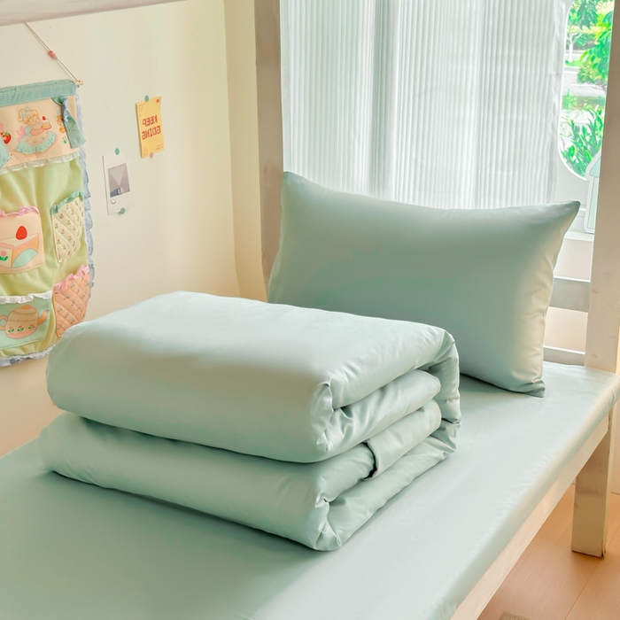 91家纺网 家纺一手货源 找家纺 简冠家纺 2025新款13372全棉纯色学生三件套 浅绿