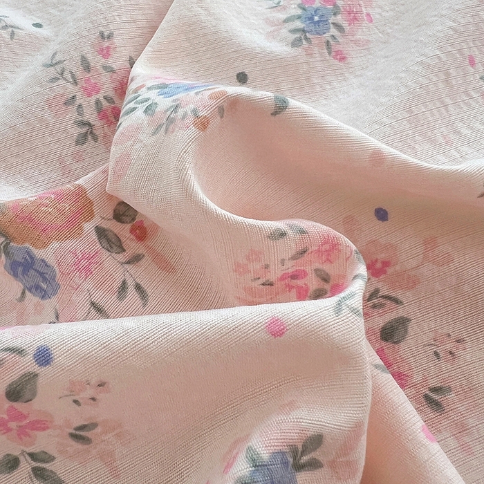 91家纺网 家纺一手货源 找家纺 彩韵家纺 2025新款印花木m双层纱床单系列 木m双层纱-花影飘飘