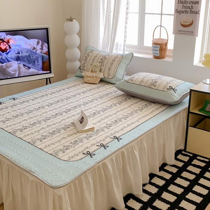 91家纺网 家纺一手货源 找家纺 顾里家纺 2025新款凉感丝数码印花ins大版卡通席三件套 国风花朵蓝