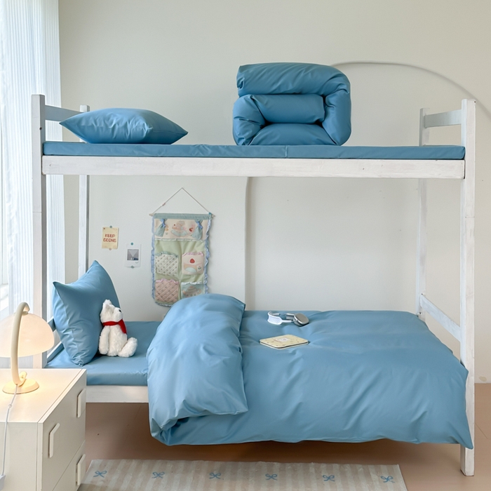 91家纺网 家纺一手货源 找家纺 简冠家纺 2025新款13372全棉纯色学生三件套 浅蓝