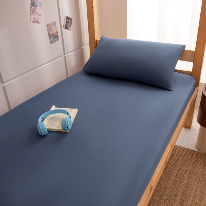 91家纺网 家纺一手货源 找家纺 暖季家纺2025新款无印风学生防水床笠 防水-黛蓝色