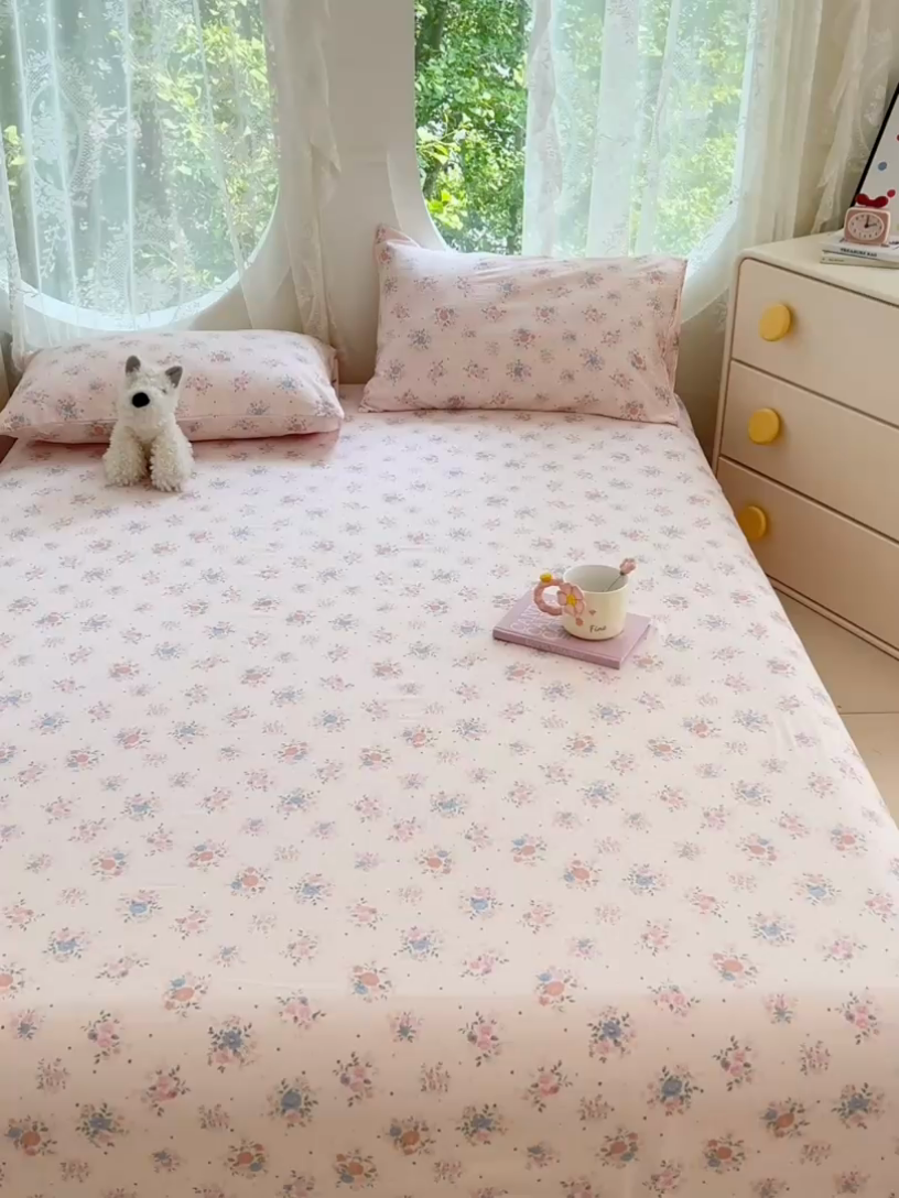 91家纺网 家纺一手货源 找家纺 彩韵家纺 2025新款印花木m双层纱床单系列 木m双层纱-花影飘飘