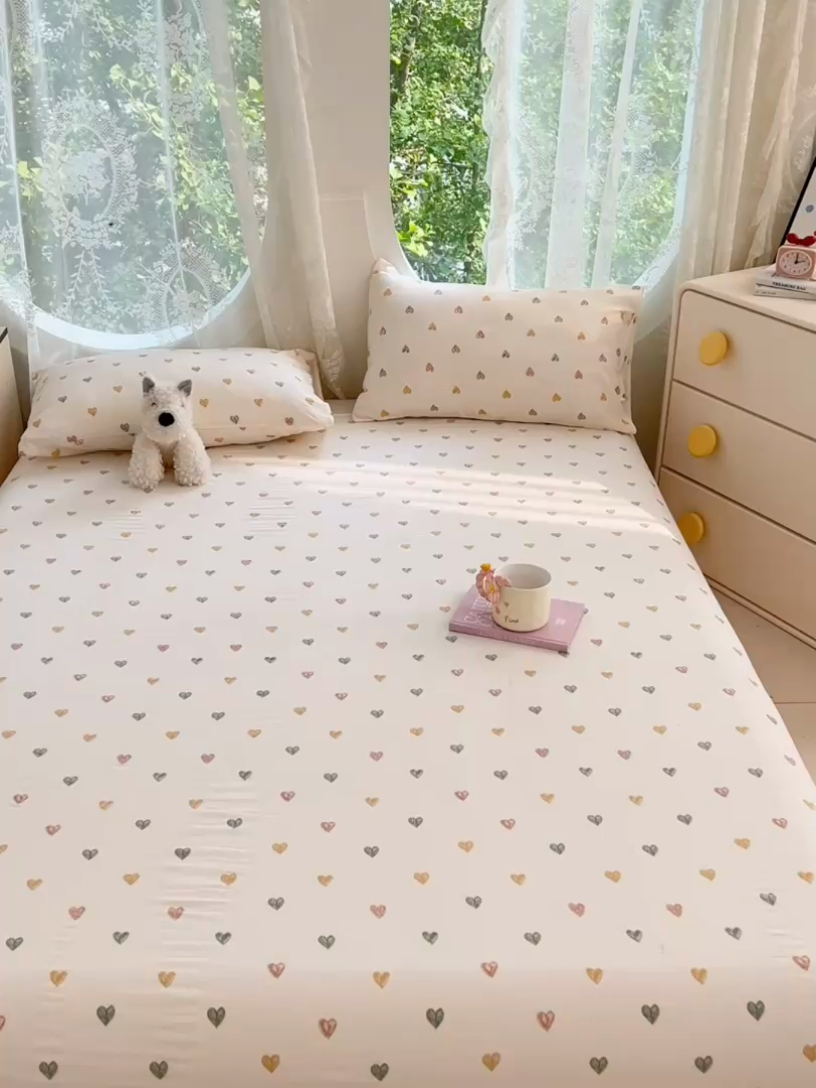 91家纺网 家纺一手货源 找家纺 彩韵家纺 2025新款印花木m双层纱床单系列 木m双层纱-点点心动