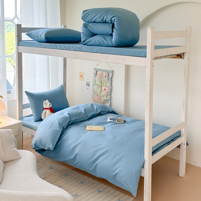 91家纺网 家纺一手货源 找家纺 简冠家纺 2025新款13372全棉纯色学生三件套 浅蓝