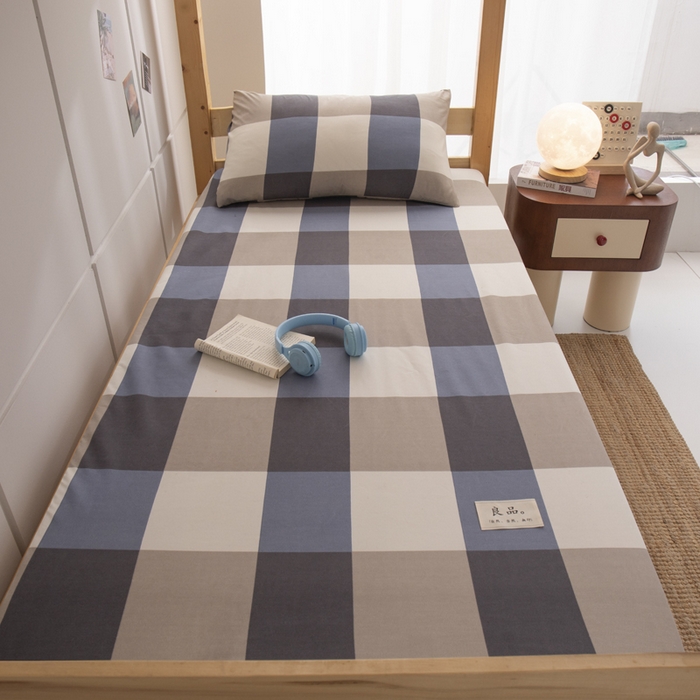 91家纺网 家纺一手货源 找家纺 暖季家纺2025新款无印风学生防水床笠 防水-蓝灰格