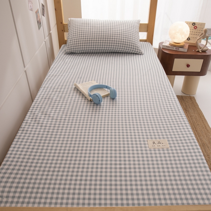 91家纺网 家纺一手货源 找家纺 暖季家纺2025新款无印风学生防水床笠 防水-宝蓝小格