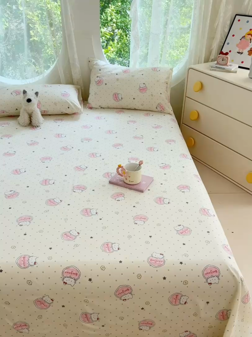 91家纺网 家纺一手货源 找家纺 卡迪熊家纺 2025新款印花木m双层纱床单系列 木m双层纱-萌球喵喵