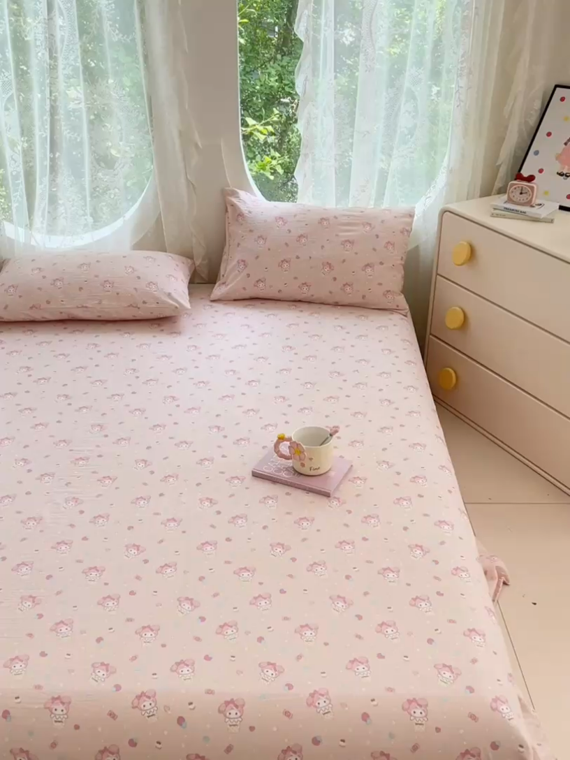 91家纺网 家纺一手货源 找家纺 彩韵家纺 2025新款印花木m双层纱床单系列 木m双层纱-马卡兔兔