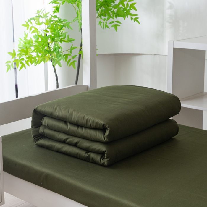 91家纺网 家纺一手货源 找家纺 简冠家纺 2025新款13372全棉纯色学生三件套 军绿色