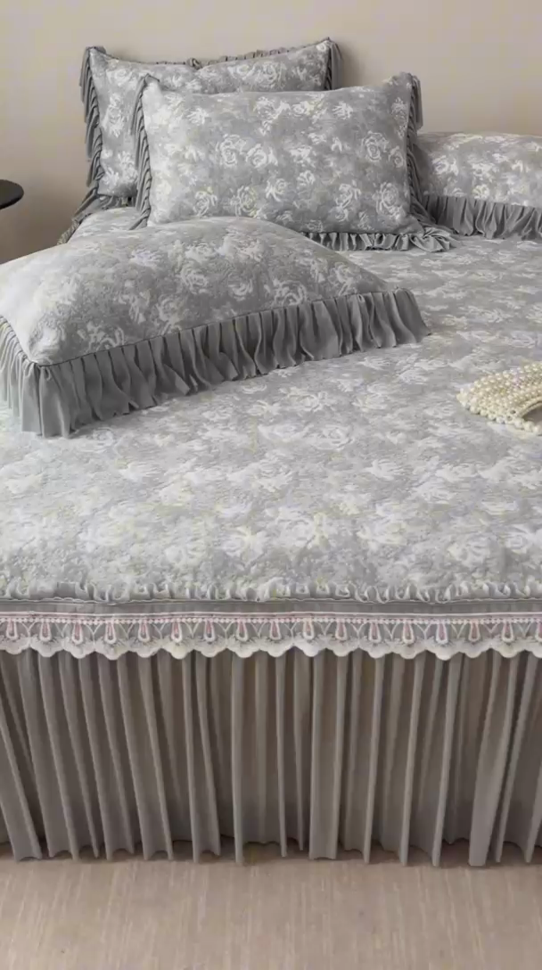 91家纺网 家纺一手货源 找家纺 好儿喜家纺 2025新款海洋丝凉感豆豆床裙凉席-缤纷玫瑰 缤纷玫瑰-灰