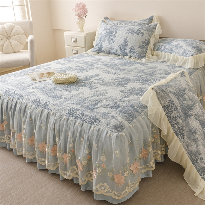 91家纺网 家纺一手货源 找家纺 好儿喜家纺 2025新款海洋丝凉感豆豆床裙凉席-巴黎玫瑰 挪威森林蓝