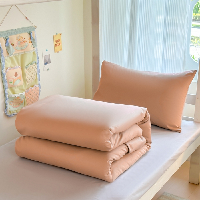 91家纺网 家纺一手货源 找家纺 简冠家纺 2025新款13372全棉纯色学生三件套 藕粉+浅灰