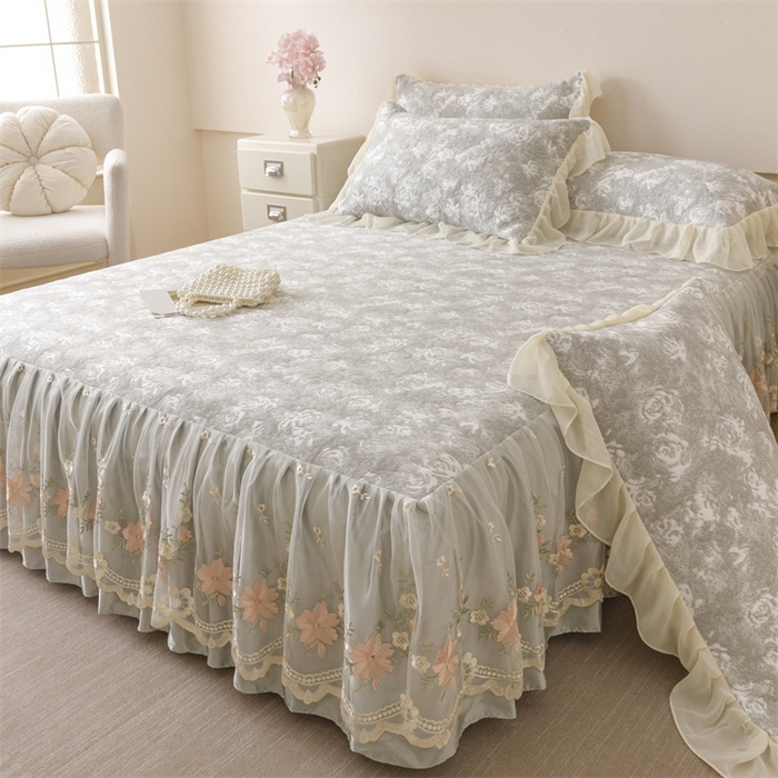 91家纺网 家纺一手货源 找家纺 好儿喜家纺 2025新款海洋丝凉感豆豆床裙凉席-巴黎玫瑰 巴黎玫瑰灰