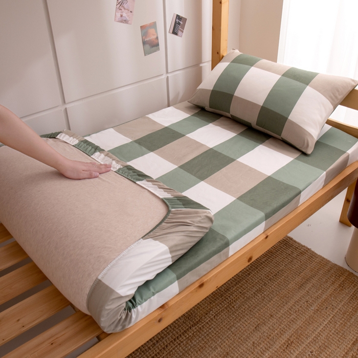 91家纺网 家纺一手货源 找家纺 暖季家纺2025新款无印风学生防水床笠 防水-绿灰格
