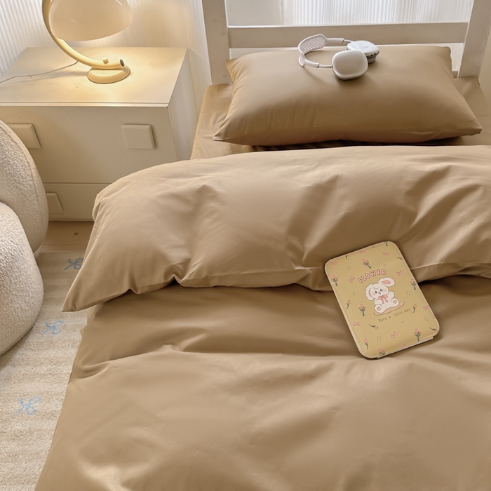 91家纺网 家纺一手货源 找家纺 简冠家纺 2025新款13372全棉纯色学生三件套 卡其