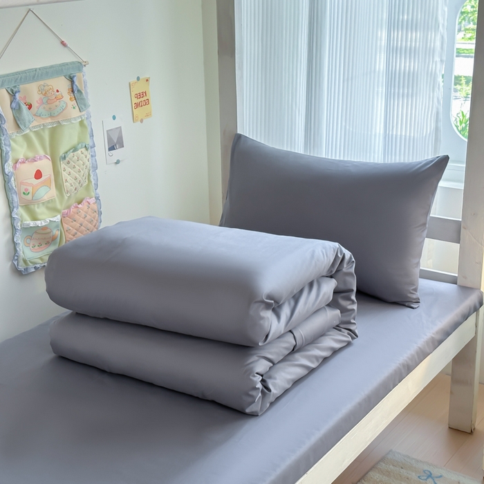 91家纺网 家纺一手货源 找家纺 简冠家纺 2025新款13372全棉纯色学生三件套 深灰