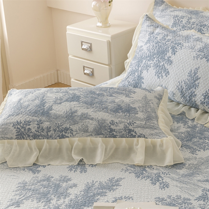 91家纺网 家纺一手货源 找家纺 好儿喜家纺 2025新款海洋丝凉感豆豆床裙凉席-巴黎玫瑰 挪威森林蓝