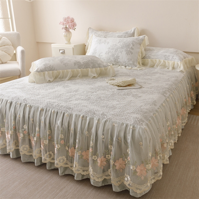 91家纺网 家纺一手货源 找家纺 好儿喜家纺 2025新款海洋丝凉感豆豆床裙凉席-巴黎玫瑰 挪威森林灰