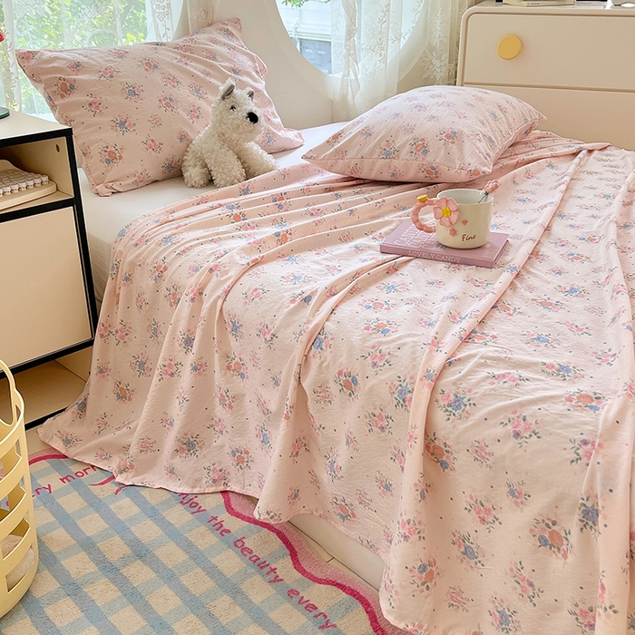 91家纺网 家纺一手货源 找家纺 彩韵家纺 2025新款印花木m双层纱床单系列 木m双层纱-花影飘飘