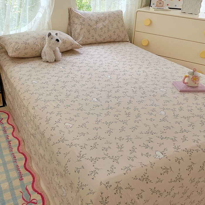 91家纺网 家纺一手货源 找家纺 卡迪熊家纺 2025新款印花木m双层纱床单系列 木m双层纱-兔悦花草