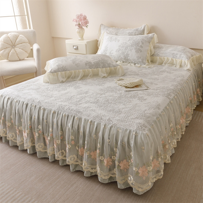 91家纺网 家纺一手货源 找家纺 好儿喜家纺 2025新款海洋丝凉感豆豆床裙凉席-巴黎玫瑰 挪威森林灰